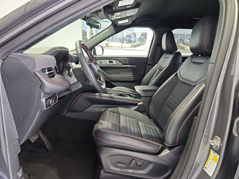 Used 2025 Ford Explorer ST-Line AWD/4WD image 16