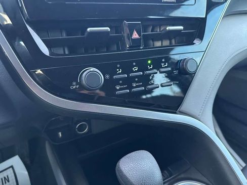 Used 2021 Toyota Camry LE image 19