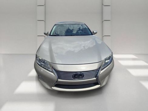 Used 2014 Lexus ES 350 w/ Luxury Package FWD image 2