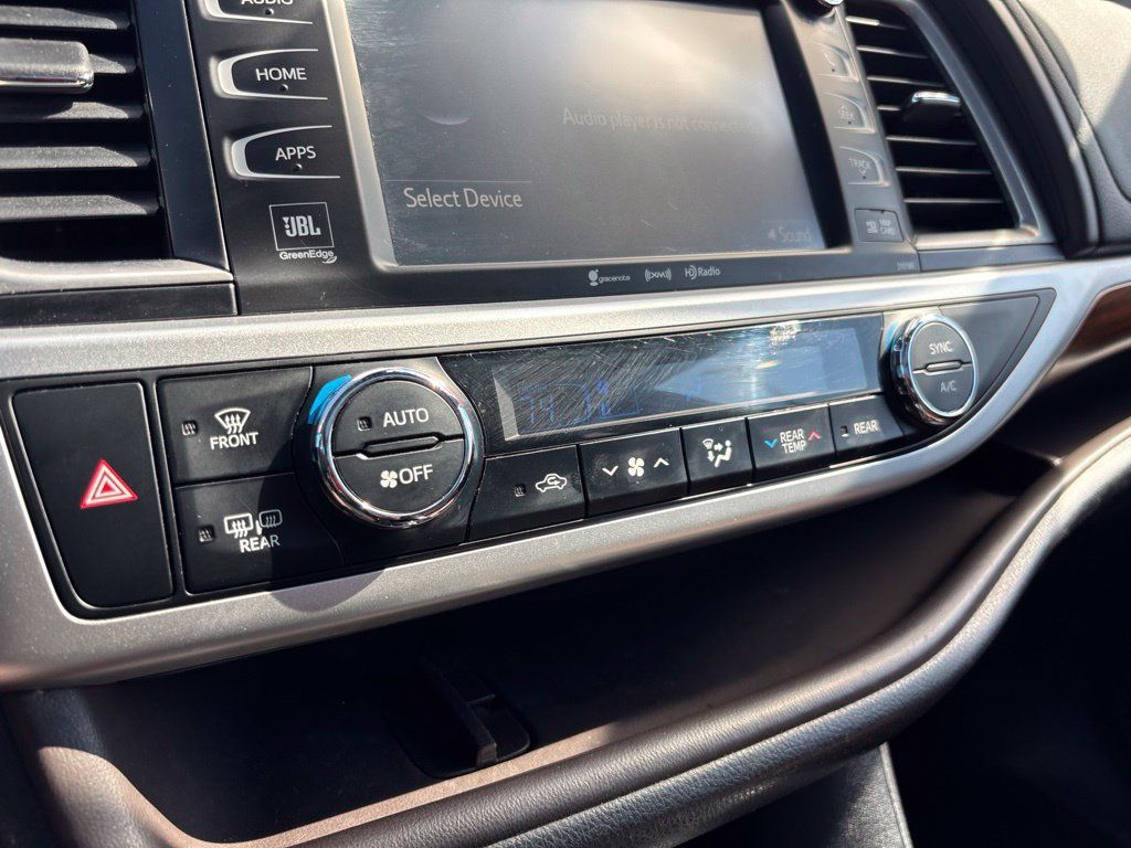 Used 2018 Toyota Highlander Limited Platinum AWD/4WD image 30