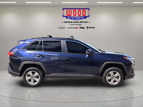 Used 2022 Toyota RAV4 XLE AWD/4WD image 2