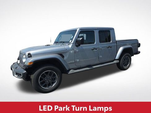 Used 2020 Jeep Gladiator Overland w/ LED Lighting Group AWD/4WD image 13