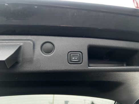 Used 2023 Chevrolet Equinox LT image 7