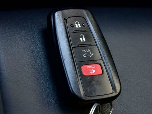 Certified 2021 Toyota RAV4 XLE Premium AWD/4WD image 30