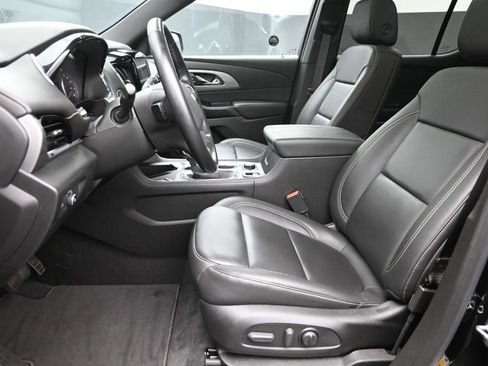 Used 2023 Chevrolet Traverse LT w/ LT Premium Package AWD/4WD image 17