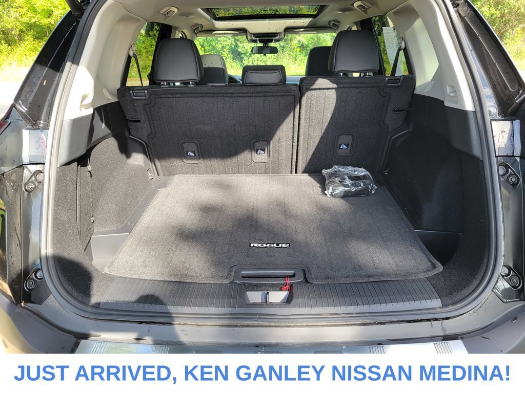 Certified 2023 Nissan Rogue SV w/ SV Premium B Package AWD/4WD image 18