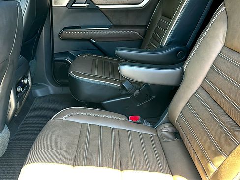 Used 2026 GMC Acadia Denali Ultimate FWD image 19