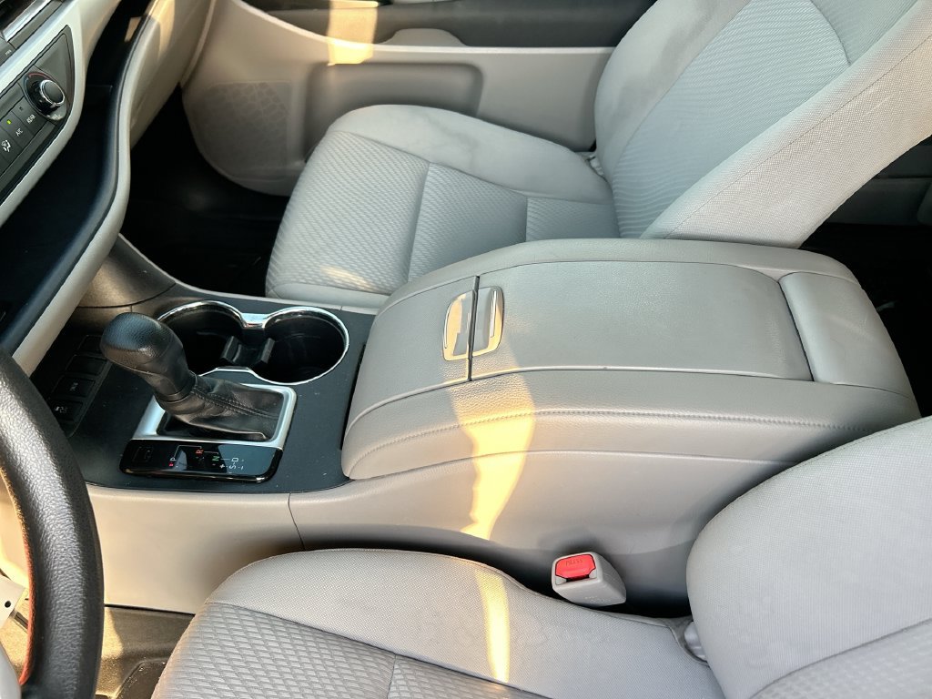 Used 2019 Toyota Highlander LE FWD image 26