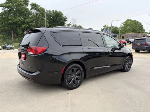 Used 2019 Chrysler Pacifica Limited w/ Advanced Safetytec Group FWD image 8