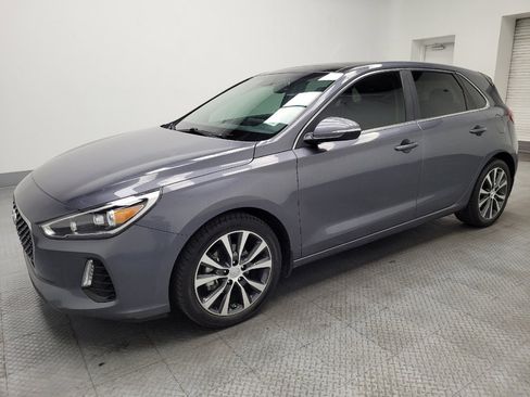 Used 2018 Hyundai Elantra GT w/ Tech Package 03 image 2