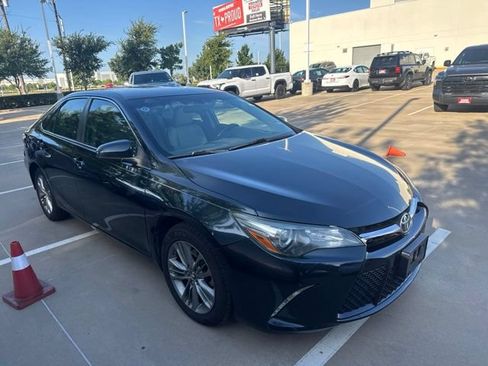 Used 2015 Toyota Camry SE FWD image 2