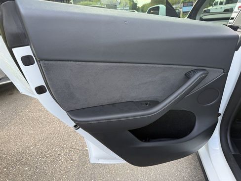 Used 2023 Tesla Model Y Performance AWD/4WD image 15