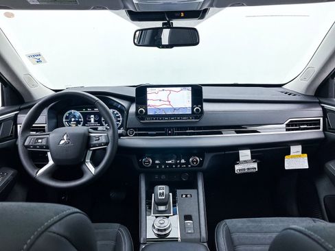 New 2025 Mitsubishi Outlander SE image 20