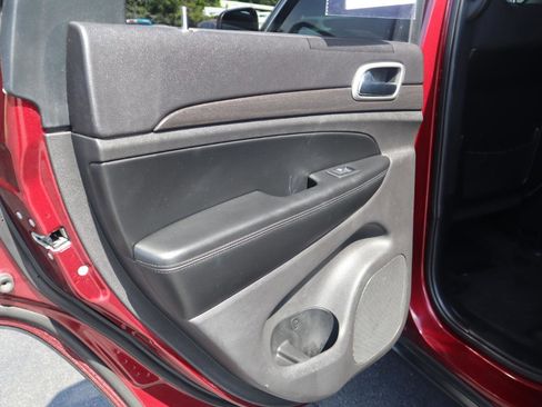 Used 2018 Jeep Grand Cherokee Laredo AWD/4WD image 53