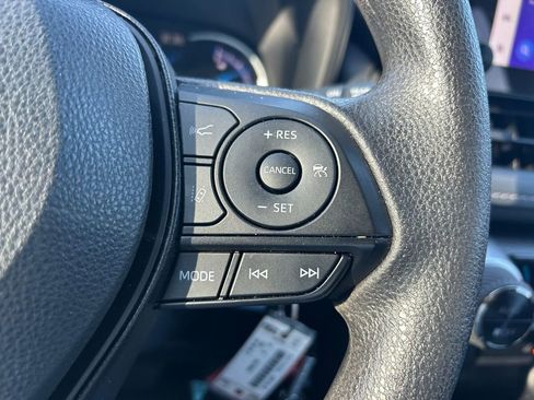 Used 2025 Toyota RAV4 LE image 18