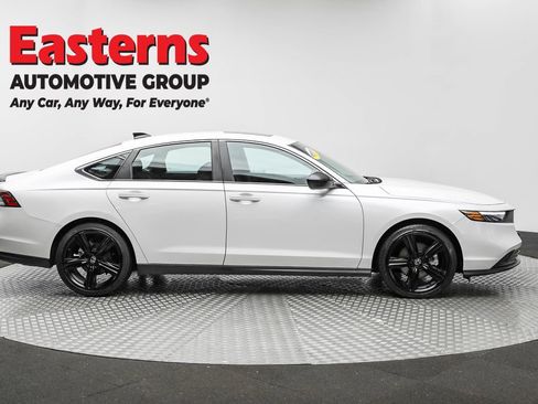 Used 2025 Honda Accord Sport image 4