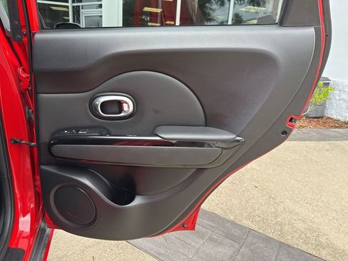 Used 2017 Kia Soul ! w/ Tech Package FWD image 21