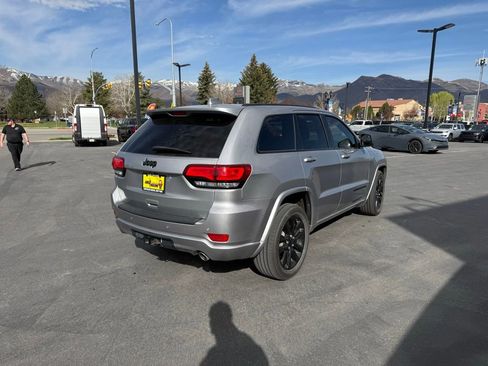 Used 2018 Jeep Grand Cherokee Altitude image 4