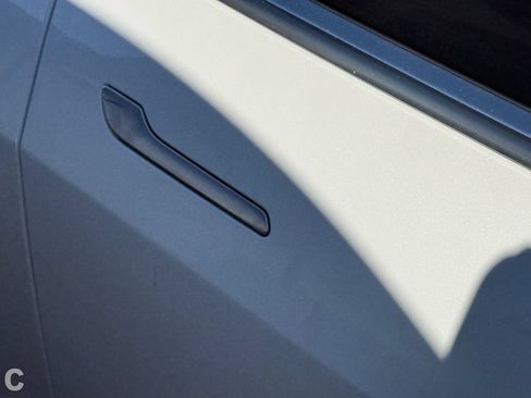 Used 2020 Tesla Model 3 Standard Range Plus RWD image 8