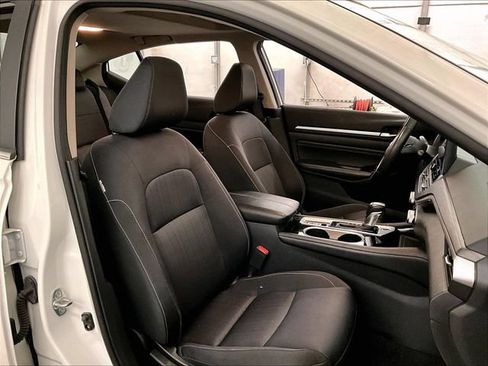 Used 2023 Nissan Altima 2.5 SV w/ SV Premium Package AWD/4WD image 7