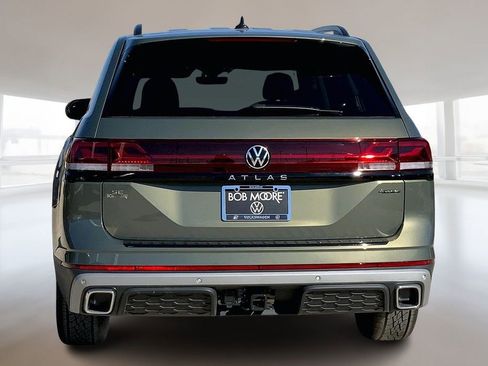 New 2026 Volkswagen Atlas Peak Edition image 4