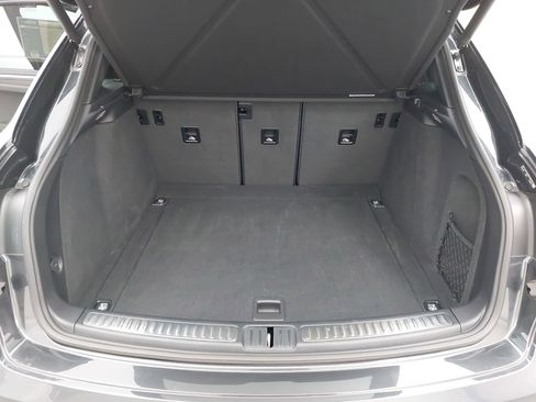 Certified 2024 Porsche Macan Turbo image 14