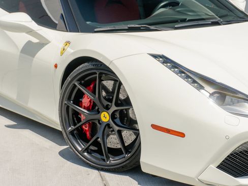 Used 2018 Ferrari 488 GTB RWD image 30