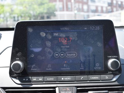 Used 2025 Nissan Altima 2.5 SV FWD image 17