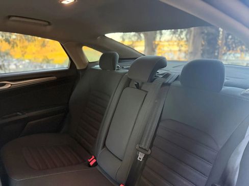 Used 2018 Ford Fusion SE w/ Fusion SE Technology Package image 18