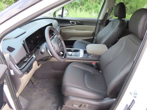 New 2026 Kia Carnival LXS FWD image 20