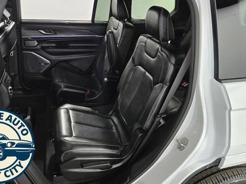Used 2021 Jeep Grand Cherokee L Overland w/ Luxury Tech Group IV AWD/4WD image 28