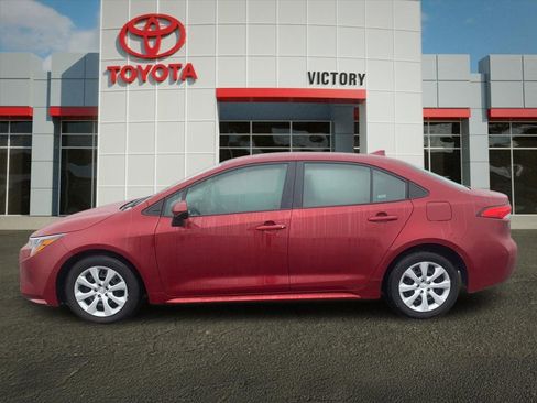 Used 2025 Toyota Corolla LE image 6