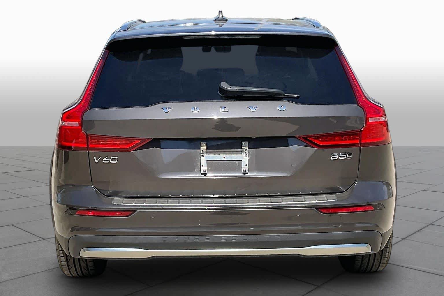 Used 2025 Volvo V60 B5 Cross Country Plus AWD/4WD image 5
