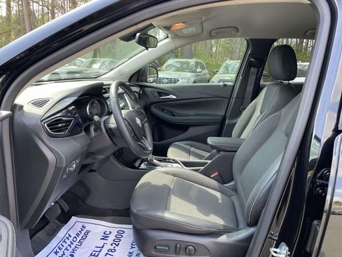 Used 2023 Buick Encore GX Select w/ Sport Touring Package FWD image 17
