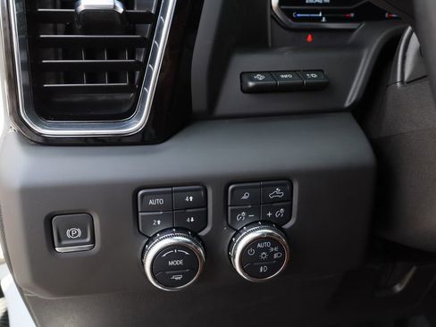 Used 2025 GMC Sierra 2500 Denali Ultimate image 12