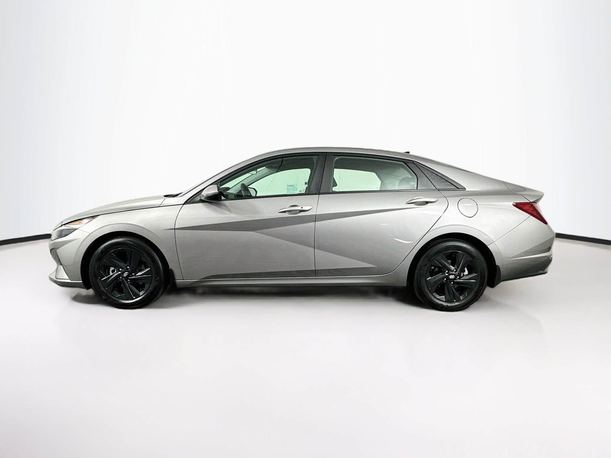 Used 2022 Hyundai Elantra SEL FWD image 4