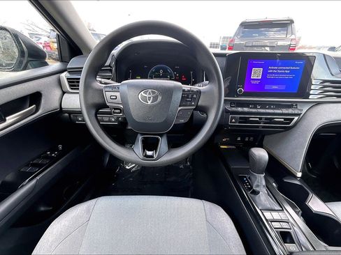 Used 2025 Toyota Camry LE w/ Convenience Package image 5