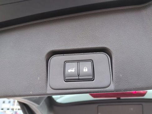 Used 2025 Nissan Rogue SV AWD/4WD image 17
