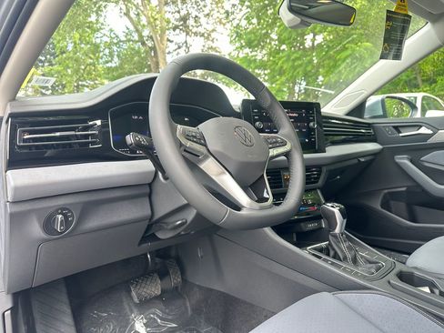 New 2026 Volkswagen Jetta SE FWD image 11