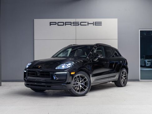 Certified 2026 Porsche Macan AWD/4WD image 1