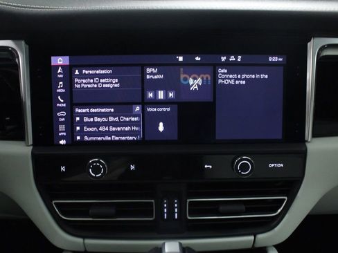 Certified 2022 Porsche Macan AWD/4WD image 25