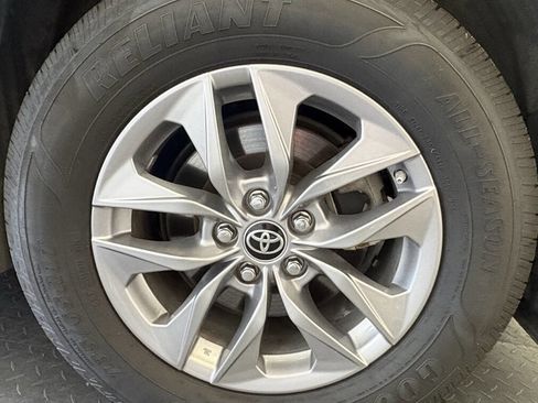 Used 2021 Toyota Sienna XLE FWD image 7