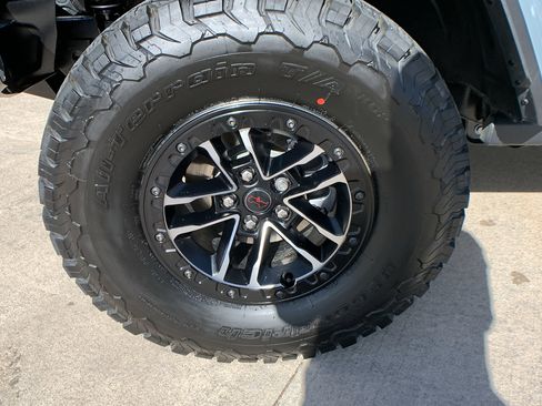 Used 2025 Jeep Wrangler Unlimited Rubicon image 10