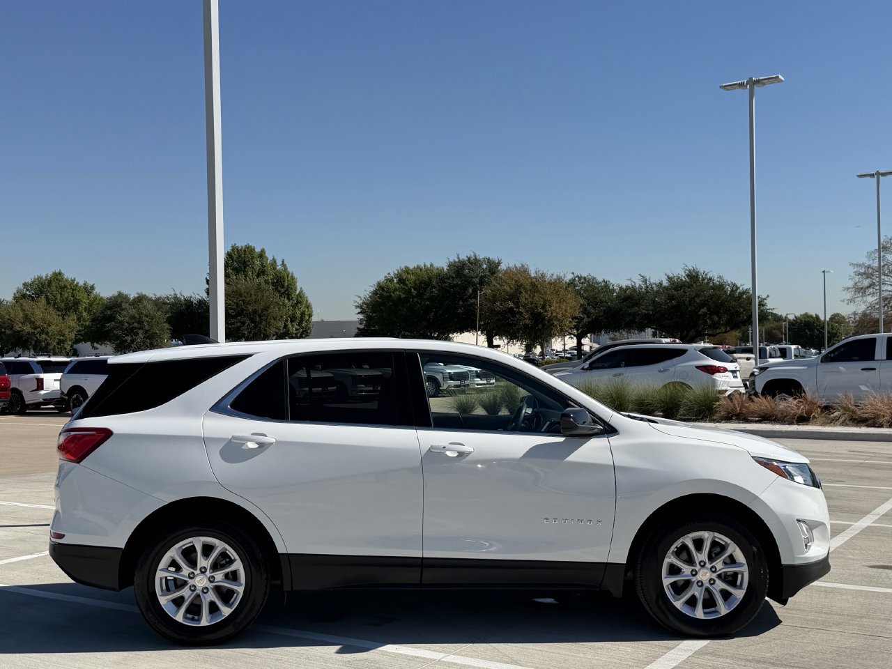 Used 2020 Chevrolet Equinox LT FWD image 3