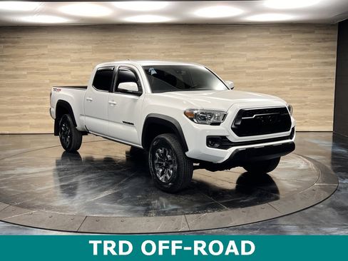 Used 2022 Toyota Tacoma TRD Off-Road image 1