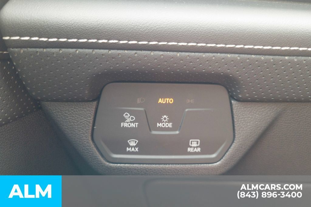 Used 2025 Volkswagen Atlas SE FWD image 31
