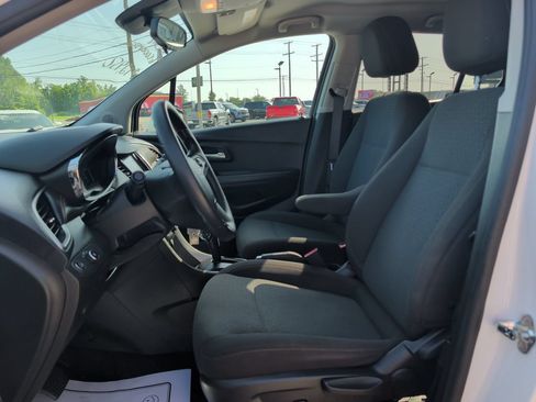 Used 2020 Chevrolet Trax LS w/ Tint and Cruise Package FWD image 8
