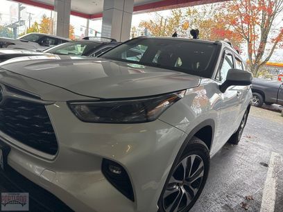 Used 2023 Toyota Highlander XLE