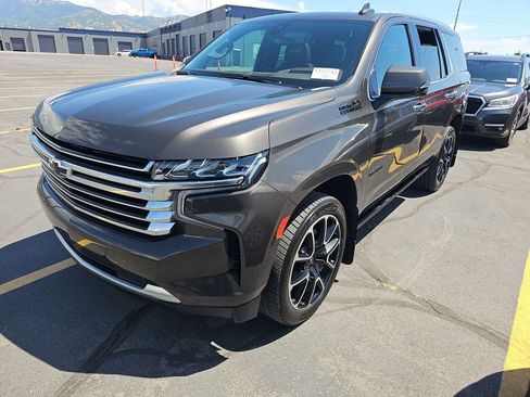 Used 2021 Chevrolet Tahoe High Country w/ Premium Package AWD/4WD image 2
