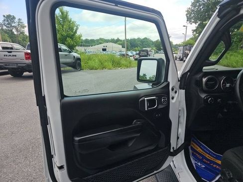 Used 2023 Jeep Wrangler Sport AWD/4WD image 20